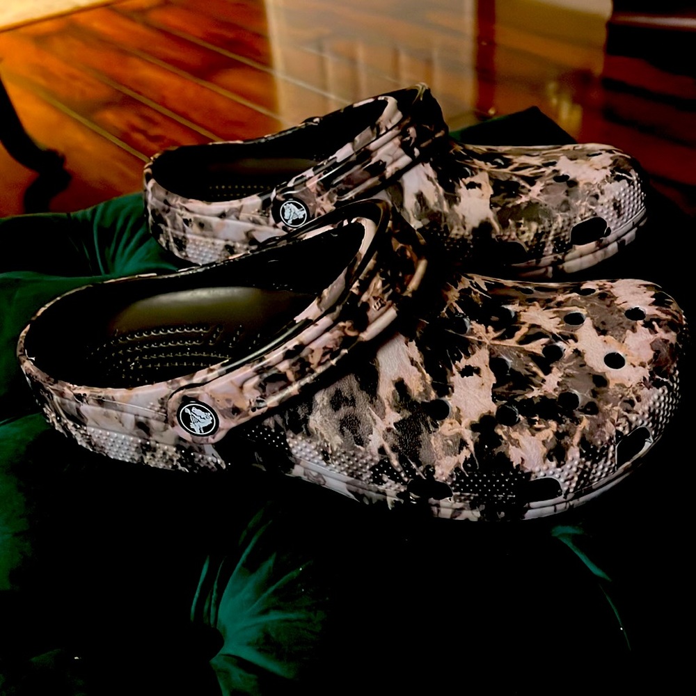 CROCS
